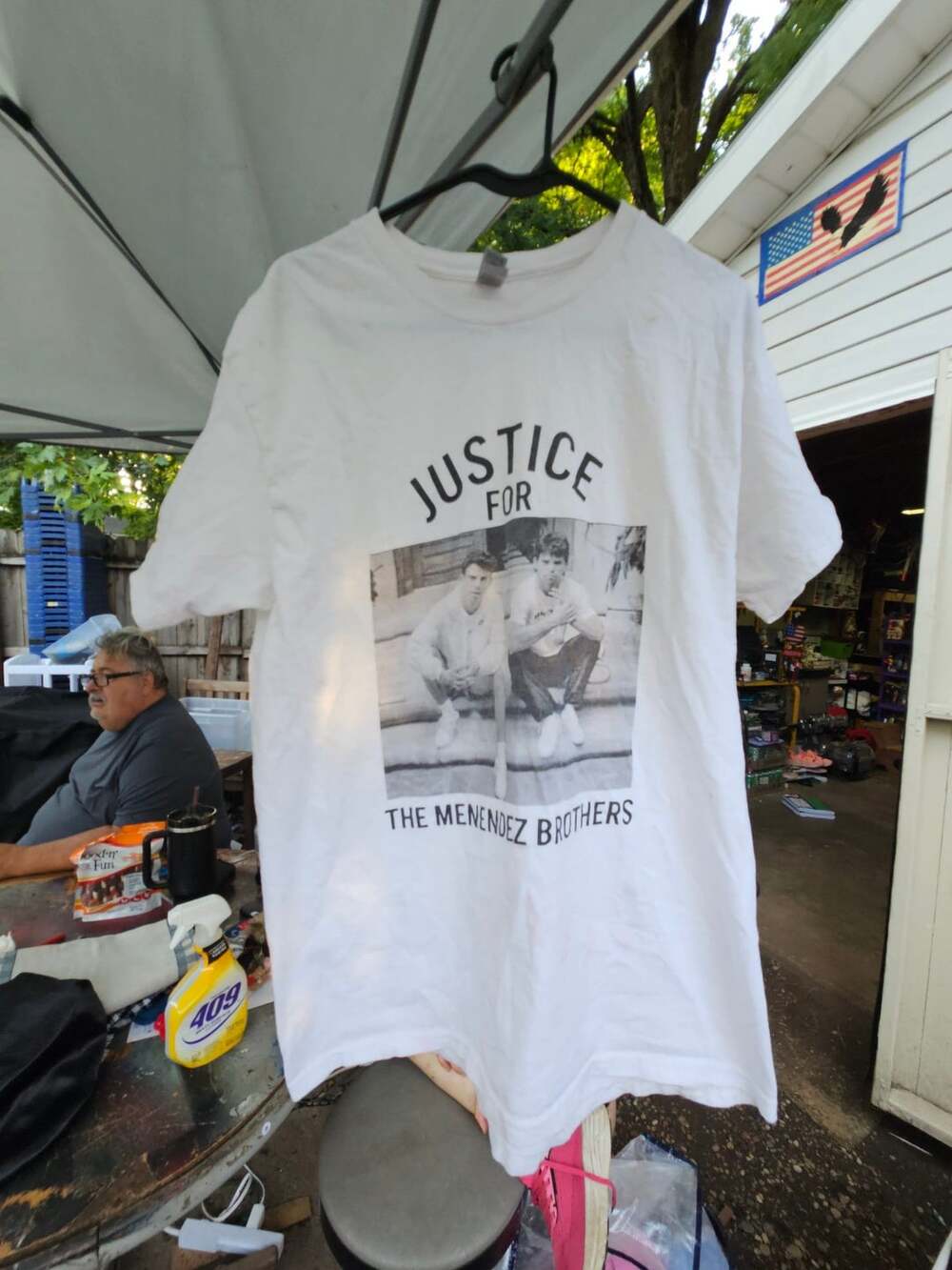 Gildan Heavy Cotton Justice For The Menendez Brothers White T-Shirt Size L